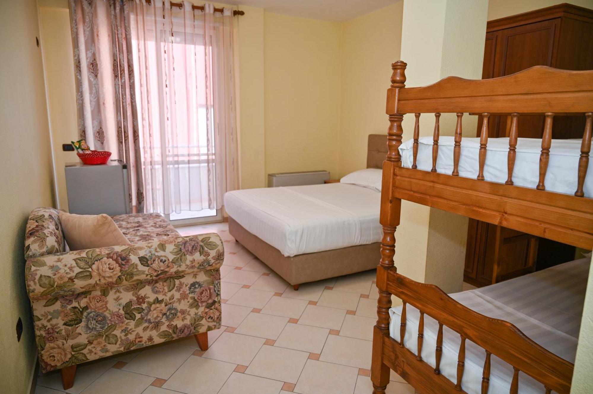 Hotel Vila Emes Dıraç Dış mekan fotoğraf