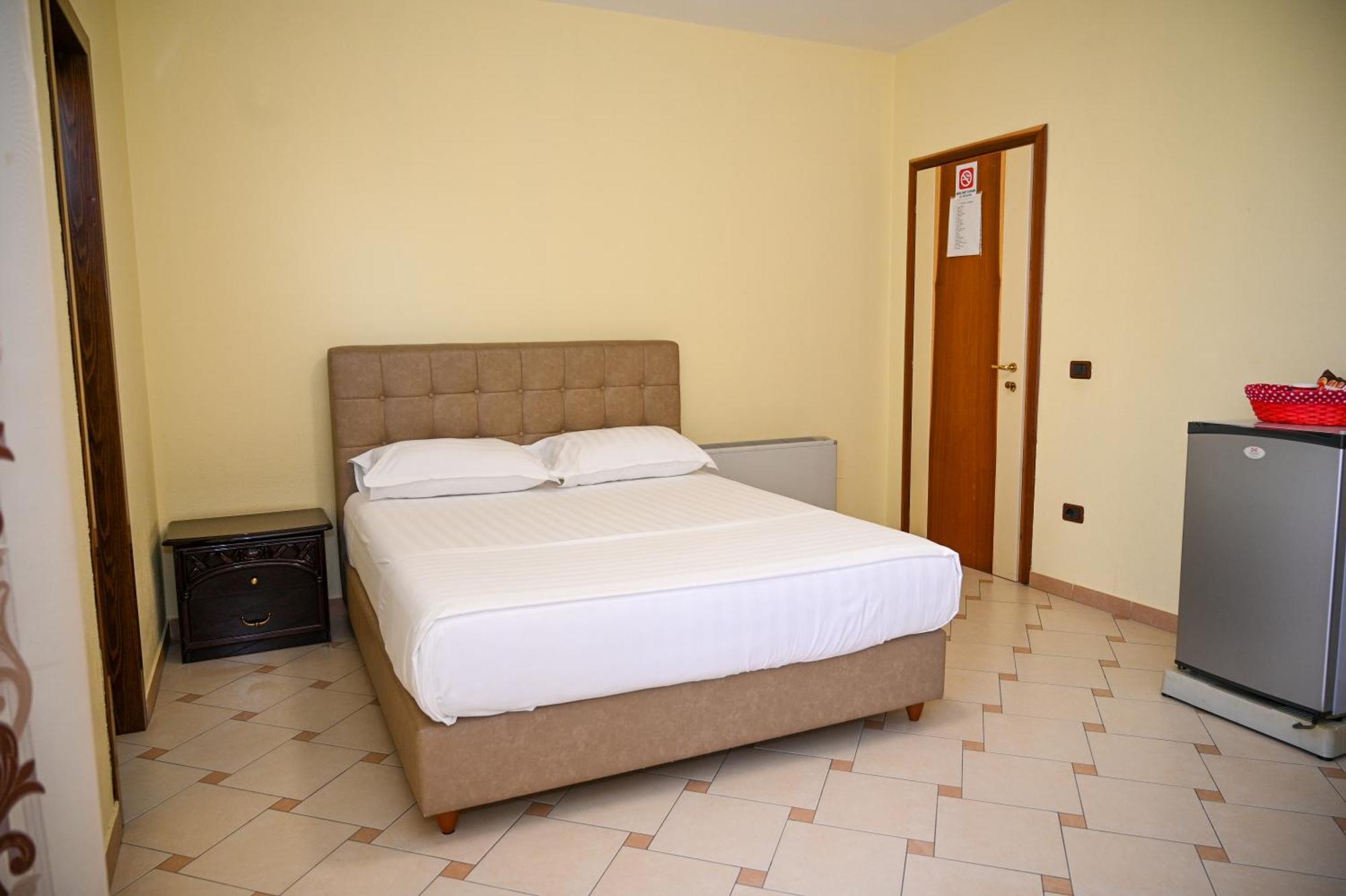 Hotel Vila Emes Dıraç Dış mekan fotoğraf