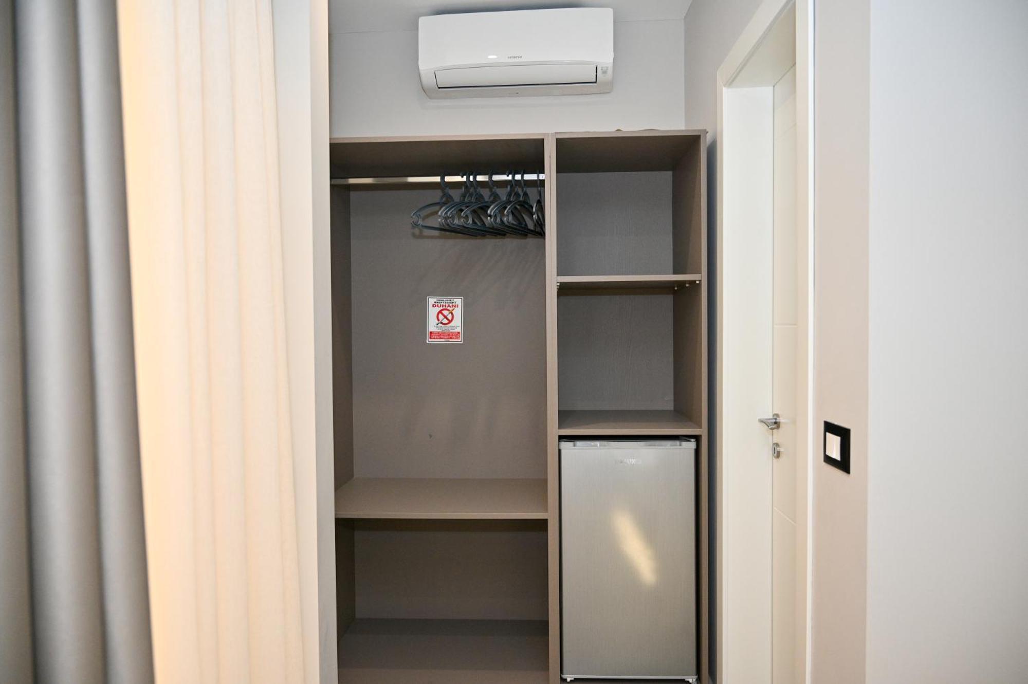 Hotel Vila Emes Dıraç Dış mekan fotoğraf