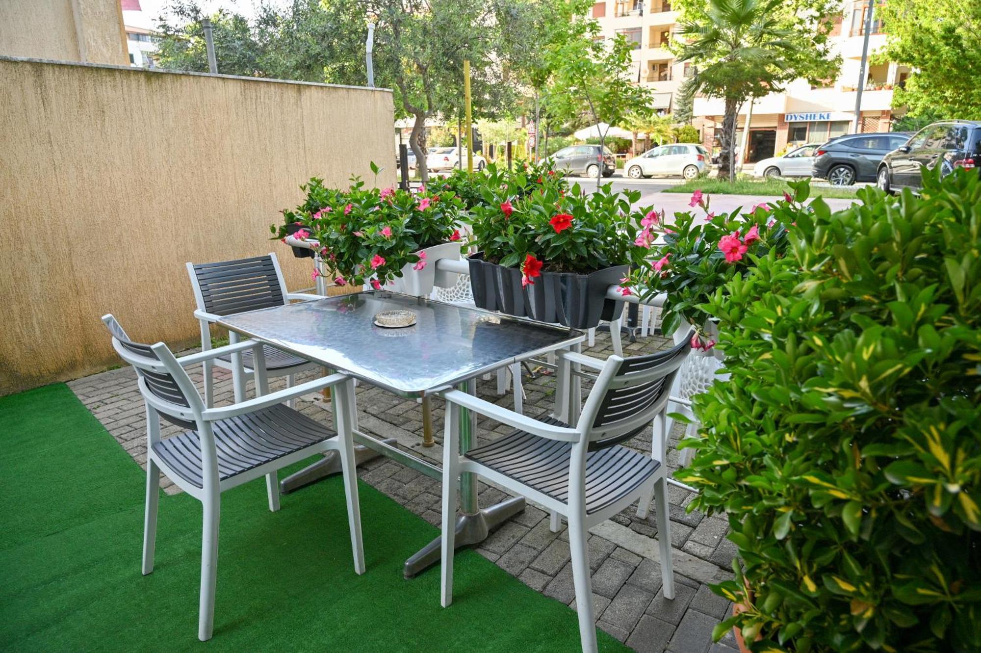 Hotel Vila Emes Dıraç Dış mekan fotoğraf